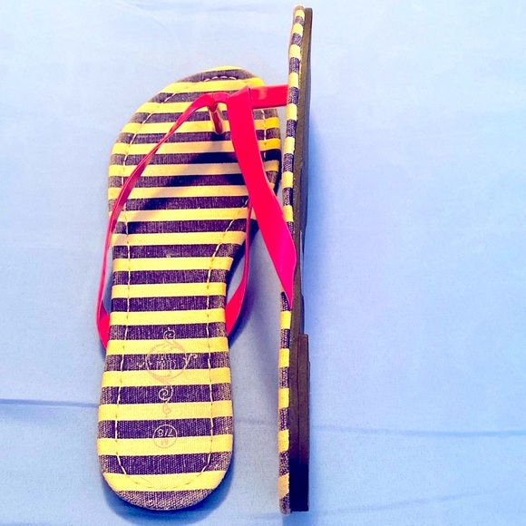 Sole Mates Distressed Flat Sandals - Picture 2 of 5